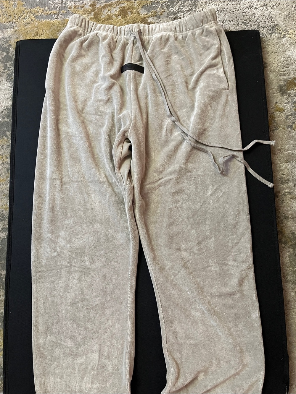 Essentials Men’s Plush Velour Lounge Pants in Light Grey size medium - Picture 3 of 4